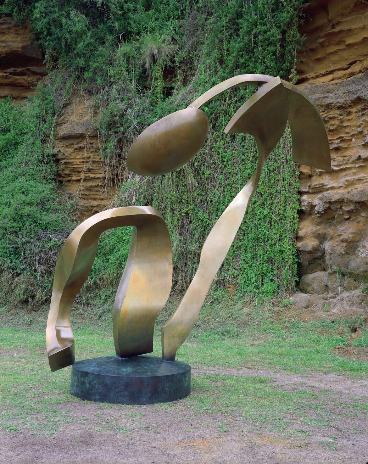 ‘Balance’, 2002, bronze, 250 x 250 x 200 cm, edition 2 of 12